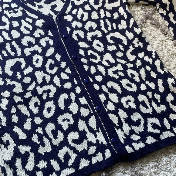 ✨Blue Leopard Cardi✨ - Picture 5 of 6